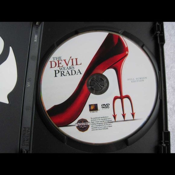 The Devil Wears Prada Meryl Streep Anne Hathaway DVD Movie Bundle for $3 Fashion - Picture 5 of 6